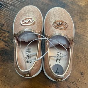 Super cute MK slides!